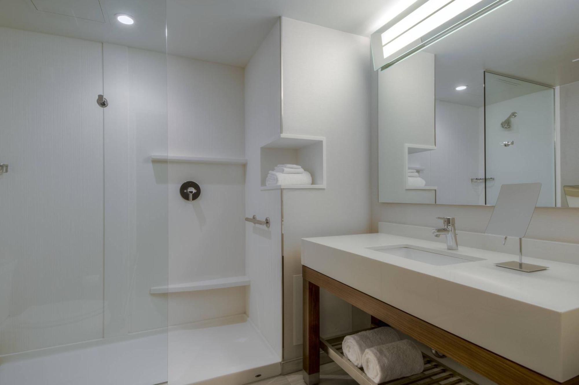 Courtyard By Marriott Winnipeg Airport Екстер'єр фото