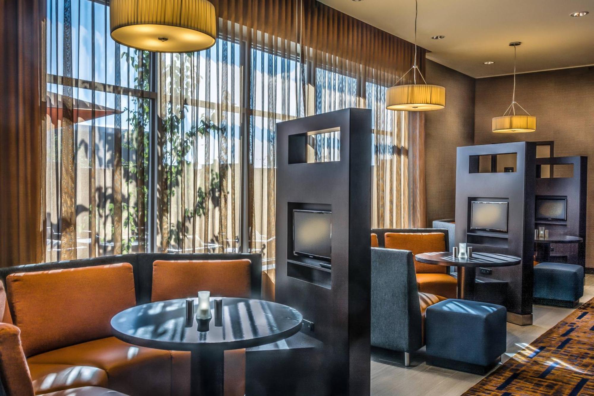 Courtyard By Marriott Winnipeg Airport Екстер'єр фото