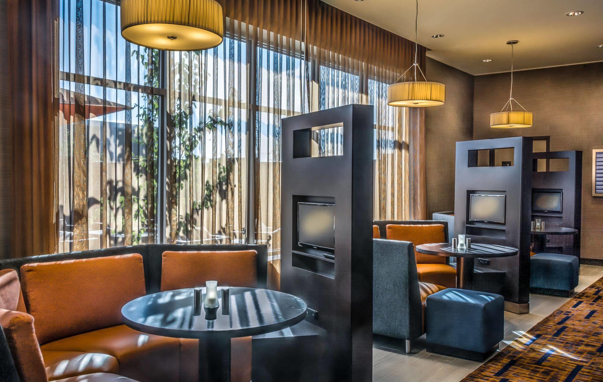 Courtyard By Marriott Winnipeg Airport Екстер'єр фото